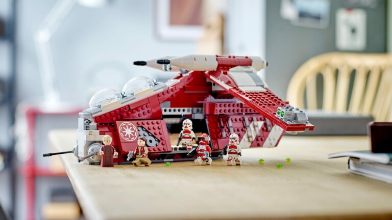 LEGO Star Wars Coruscant Guard Gunship inspires your child’s imagination with action play