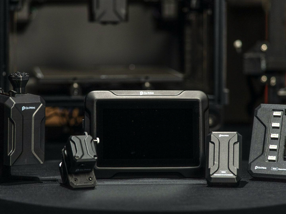 This all-in-one 3D printer solution gives printers multicolor abilities