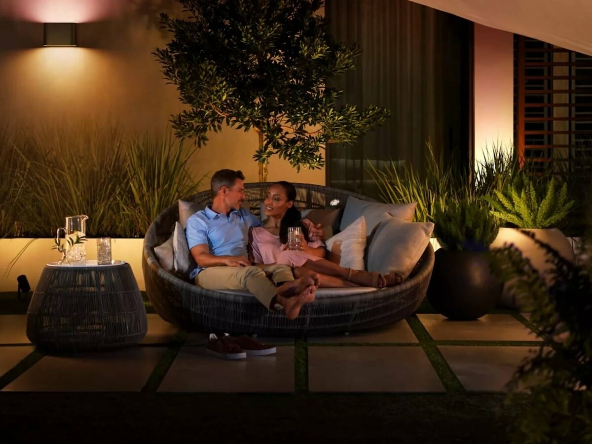 Philips Hue Dymera indoor and outdoor wall light has an elegant and minimal design