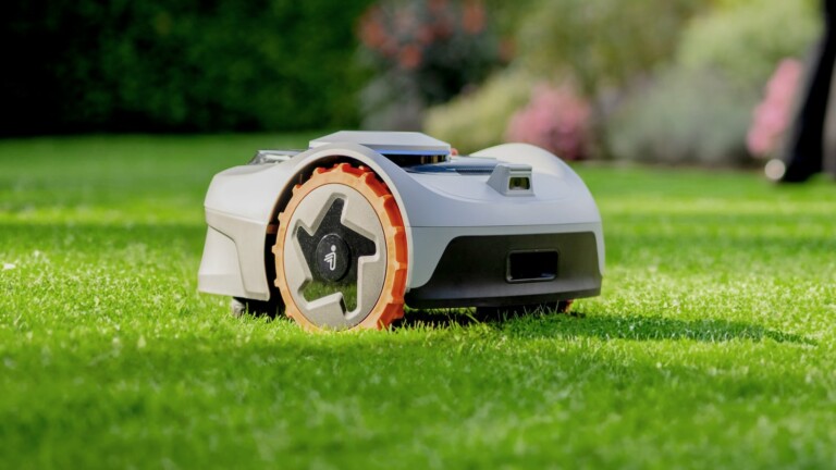 Segway Navimow i Series robotic lawnmower has an advanced AI-powered mapping system