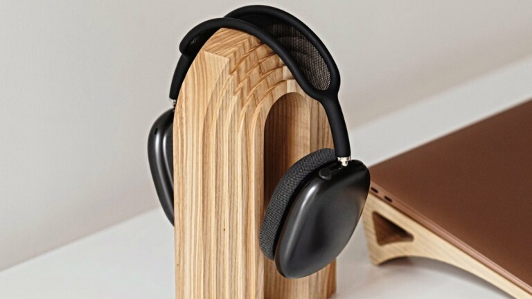 TheHrdwood <em class="algolia-search-highlight">Wood</em>en Headphone display fits both gaming and music headphones seamlessly