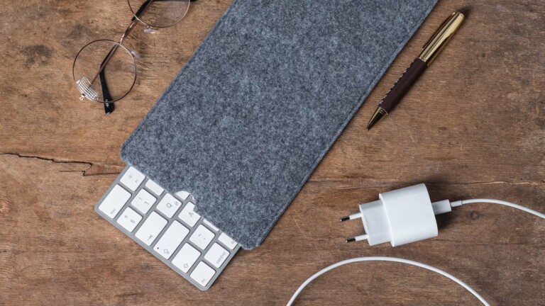 GrandiUa Felt Case for Magic Keyboard protects from dirt, scratches, and falls on the go