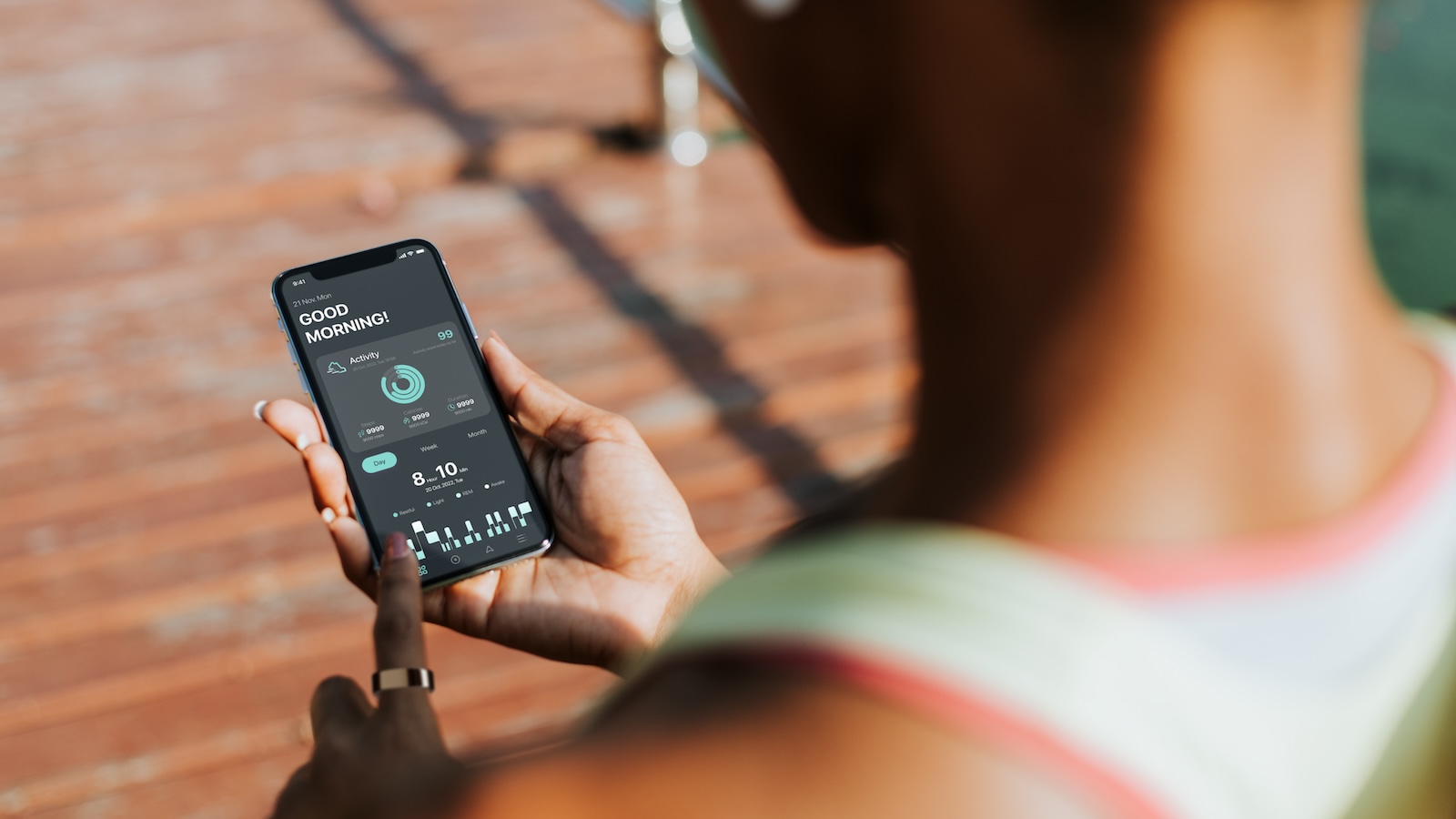 This all-in-one health tracking smart ring offers advanced features