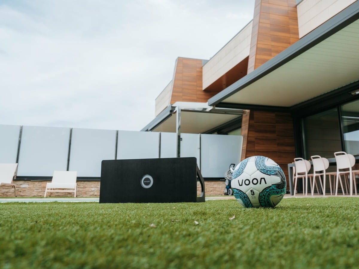 Voon Soccer Rebounder elevates your training whether you’re alone or with a team