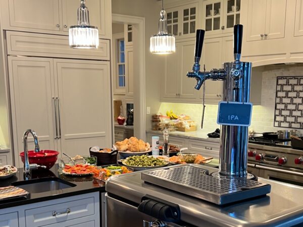 Cooler Keg – a stainless steel cooler and CO₂-driven draft system puts anything on draft