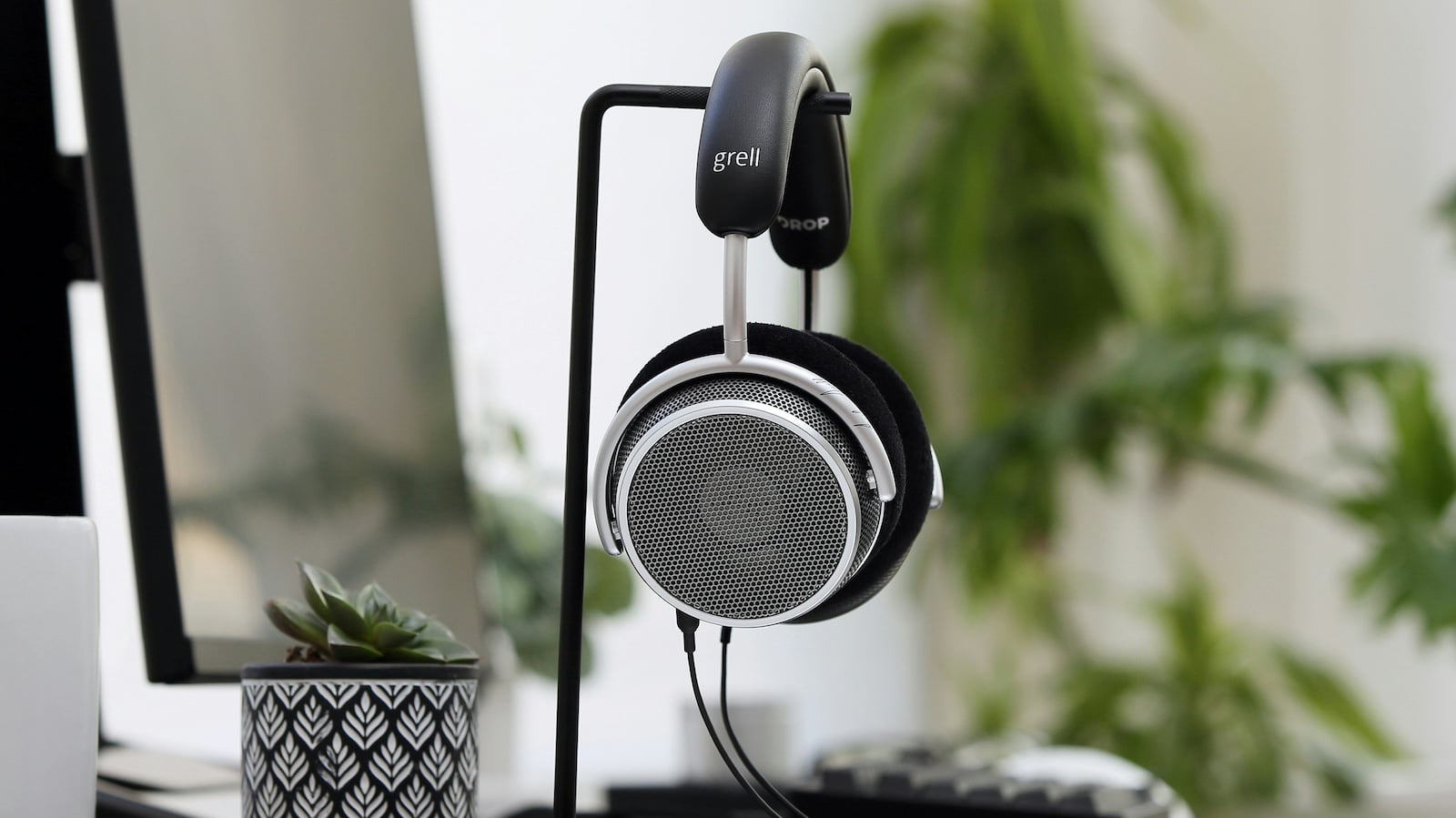 The OAE1 Signature headphones boast an impressive soundstage