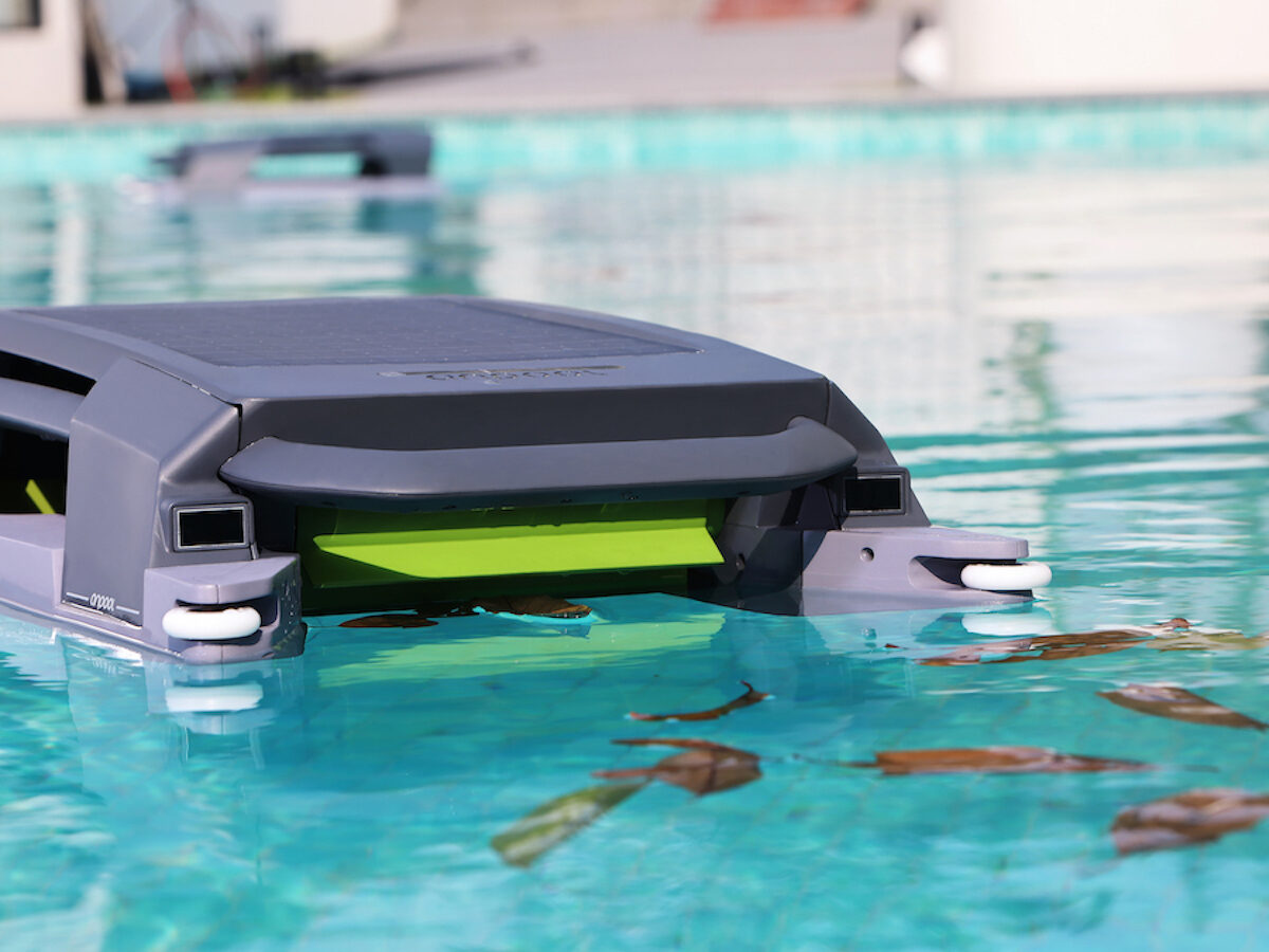 Écumeur de piscine robotisé à double énergie solaire et à chargement CC P1 d'Anpool sur Gadget Flow