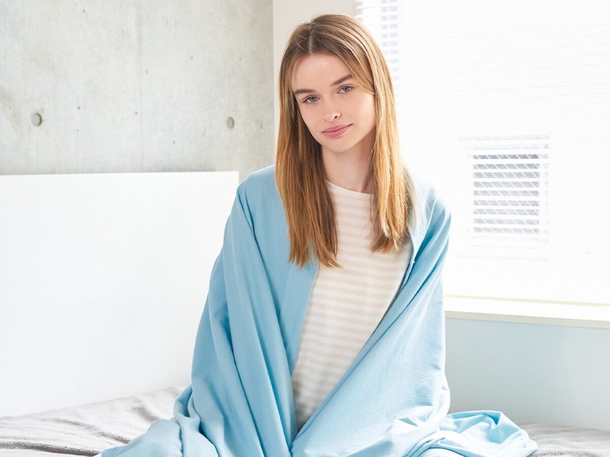 Japan’s Cutting-Edge -15℃ Cooling Blanket with Sweat Absorption & Quick Drying Tech on Gadget Flow