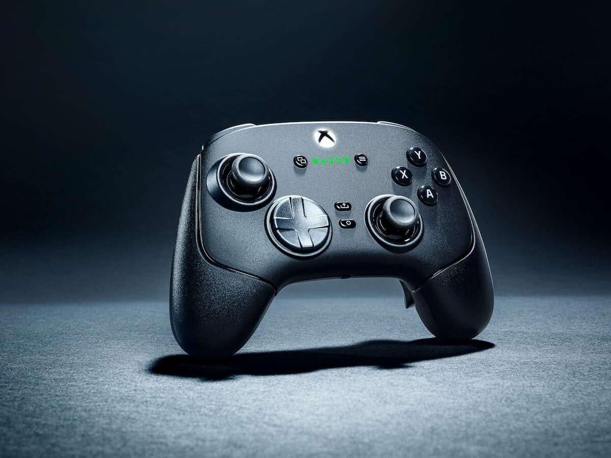 Wolverine V3 Pro: Wireless eSports Controller for Xbox and PC by Razer on Gadget Flow