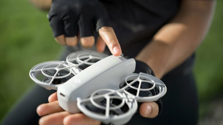 DJI Neo: Lightweight and Compact Everyday Drone with Palm Takeoff on Gadget Flow