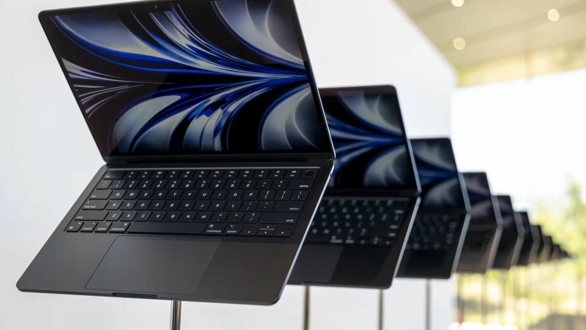 MacBook Air M4 front view