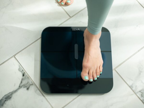 This Smart Bathroom Mat Has a Built-In Scale & Body Analyzer