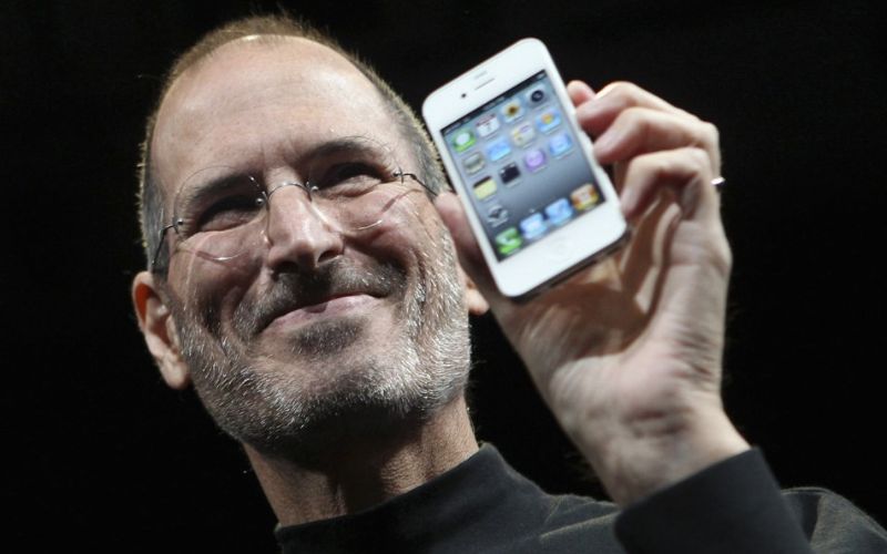 Steve Jobs unveils first major iPhone overhaul: iPhone 4