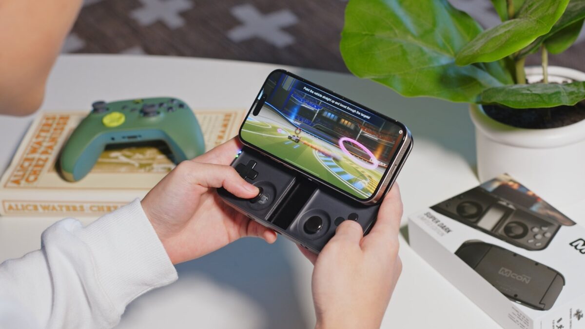 The Ohsnap MCON mobile controller can actually fit in your pocket