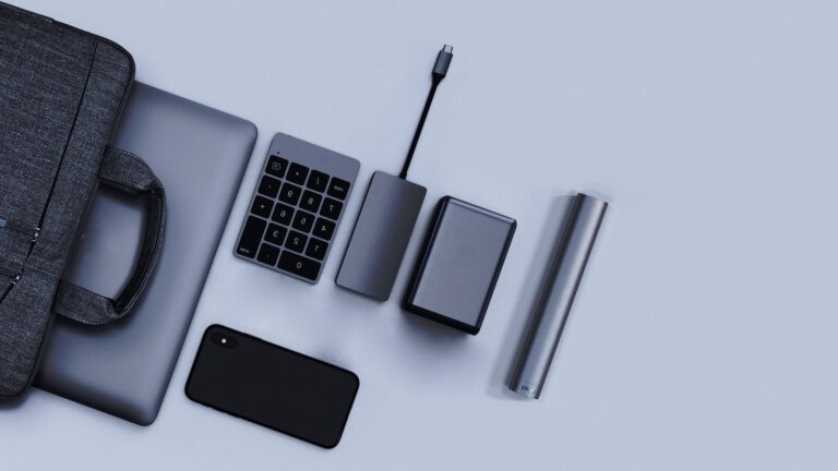 Upplang Next-Gen Portable Electric Toothbrush with a Streamlined Silhouette on Gadget Flow