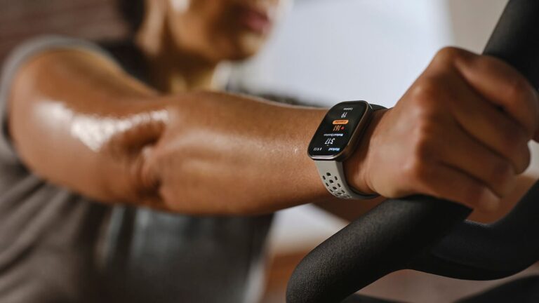 Amazfit Bip 6: Smartwatch with Vibrant 1.97″ AMOLED Display and 24/7 Health Monitoring