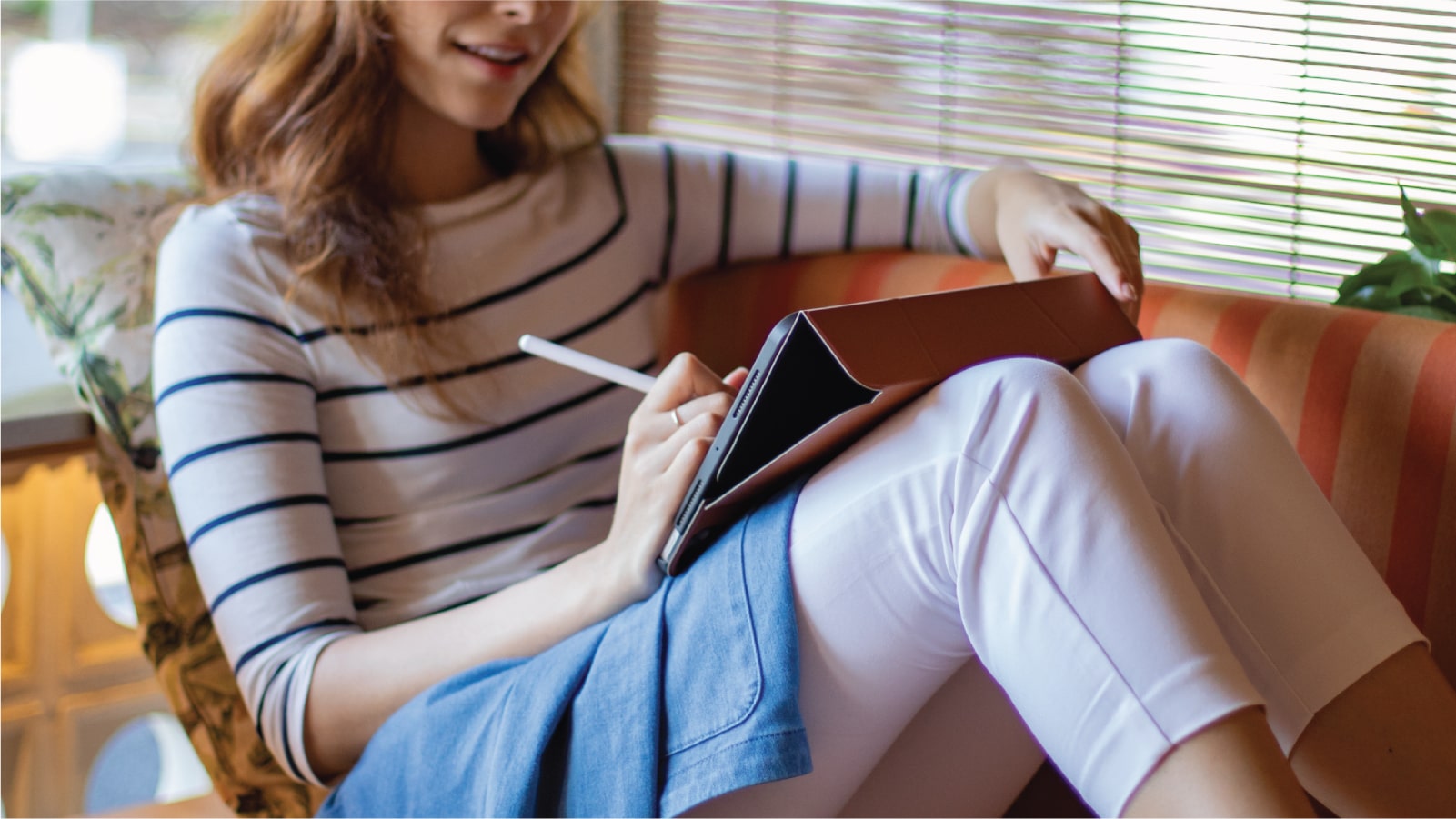 Uniq Design Ryze 360 iPad Air 11 Case with Smart-Folding Design