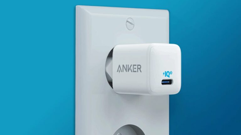 Anker PowerPort III Nano for iPhone and Android Smartphones with USB-C to Lightning Cable