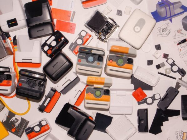 Polaroid Flip: Instant Camera with Sonar-Based Autofocus System for Sharp Photos