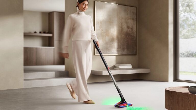 Dyson PencilVac: Slim Vacuum Cleaner with 4 Conical Brush Bars for Hair Ejection