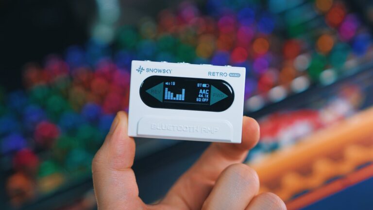 Fiio Snowsky Retro Nano: Bluetooth DAC and Headphone Amplifier with a Cassette-Player Look