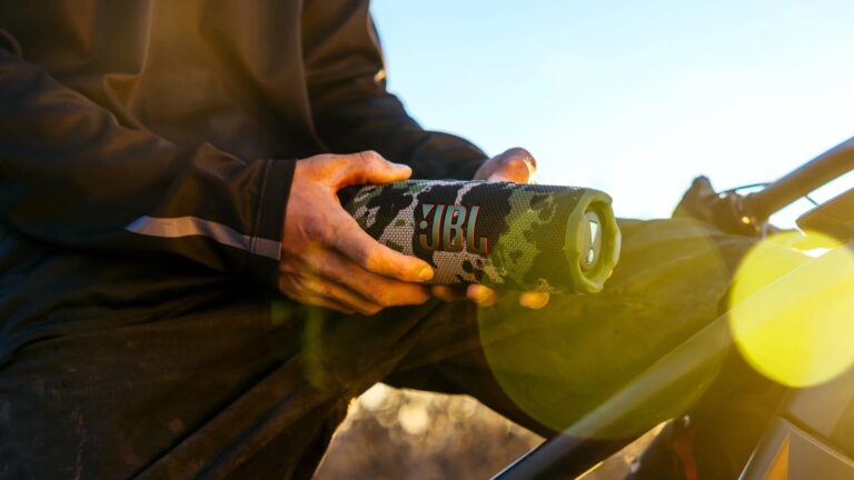 JBL Flip 7: Portable, Waterproof, and Drop-Proof Speaker with up to 16 Hours of Playtime