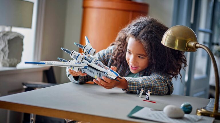 LEGO Star Wars Rebel U-Wing Starfighter Buildable Model Kit with Authentic Details