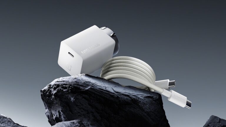 OnePlus 100W Compact SuperVOOC GaN Charger with a Compact & Travel-Friendly Design
