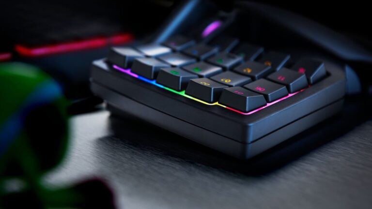 Razer Tartarus V2: Ergonomic Mecha-Membrane Gaming Keypad with 32 Keys for Optimal Control