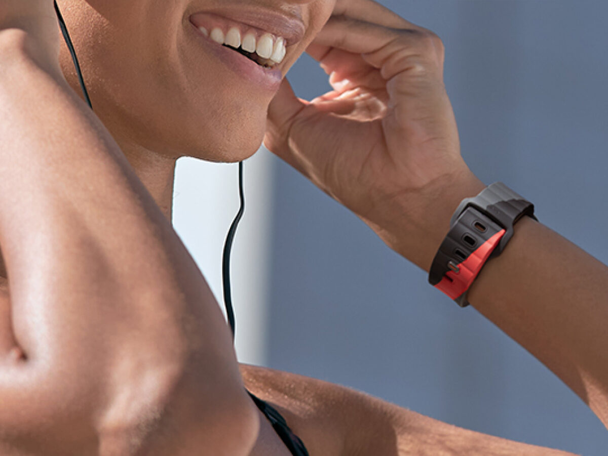 Uniq Design Stride Designer Edition Apple Watch Band Can Withstand the Toughest Environments