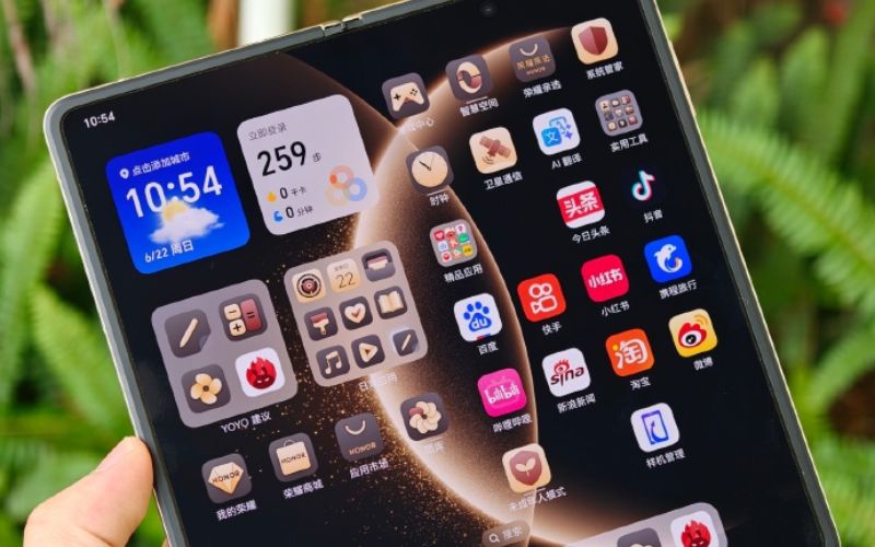 HONOR Magic V5's display