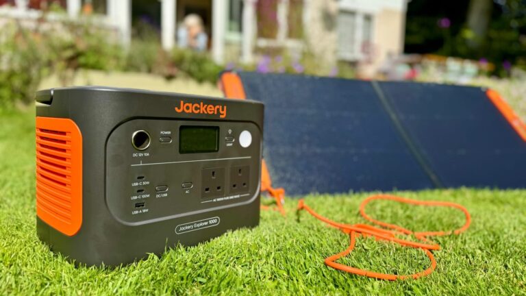 Jackery Explorer 1000 v2: Portable Power Station with 1070 Wh LiFePO4 Battery & Fast Charging