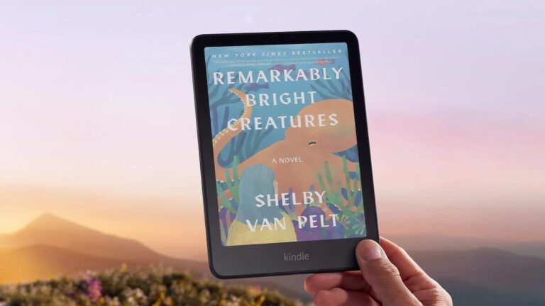Amazon Kindle Colorsoft 16GB eReader with a Paper-Like Color Display & Adjustable Warm Light