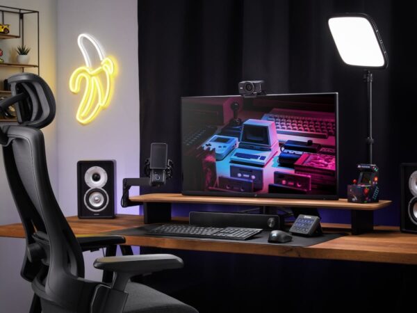 Elgato Facecam 4K: 4K600 Studio Webcam Captures Ultra HD video and DSLR-Style Control