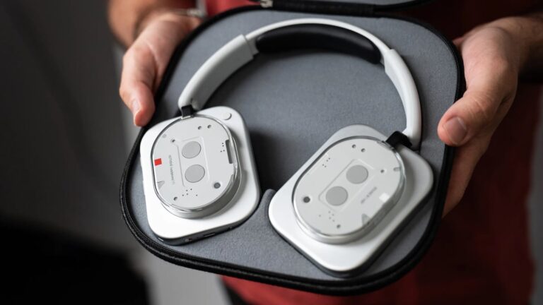 Nothing Headphone (1): Over-Ears with Futuristic Design and up to 80 Hours of Playback