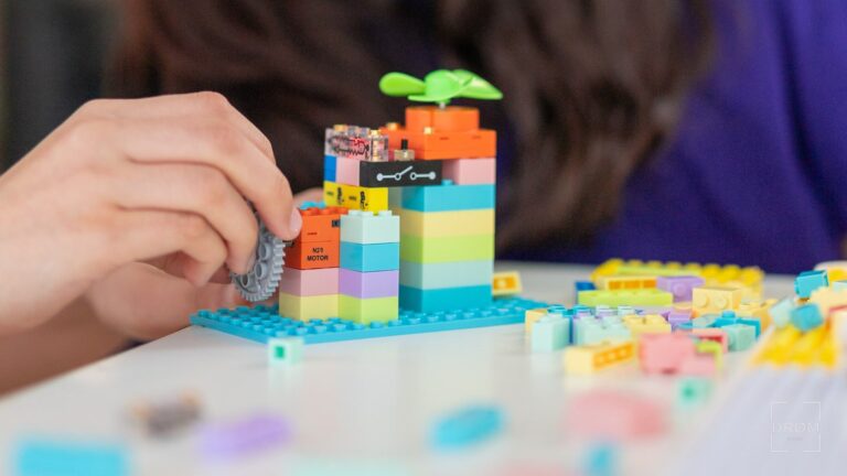 SparkBlocks: STEM Blocks That Click Onto LEGO Bricks for an Ultimate Modular DIY Experience