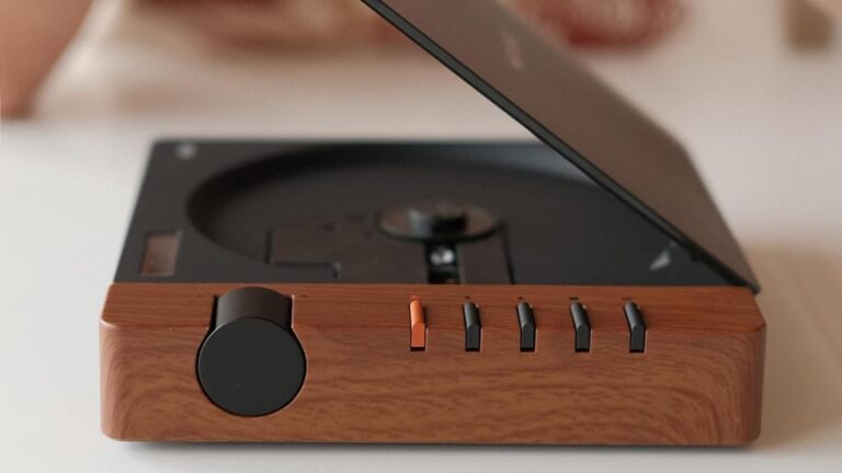 Syitren R300: Multifunctional CD Player with Bluetooth 5.3 Support and 2000 mAh Battery