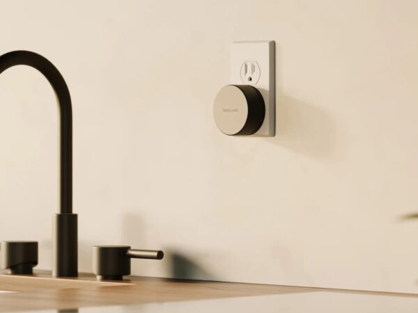 Twelve South PowerBug: 35 W Magnetic Wireless Charger with Qi2 and MagSafe Compatibility