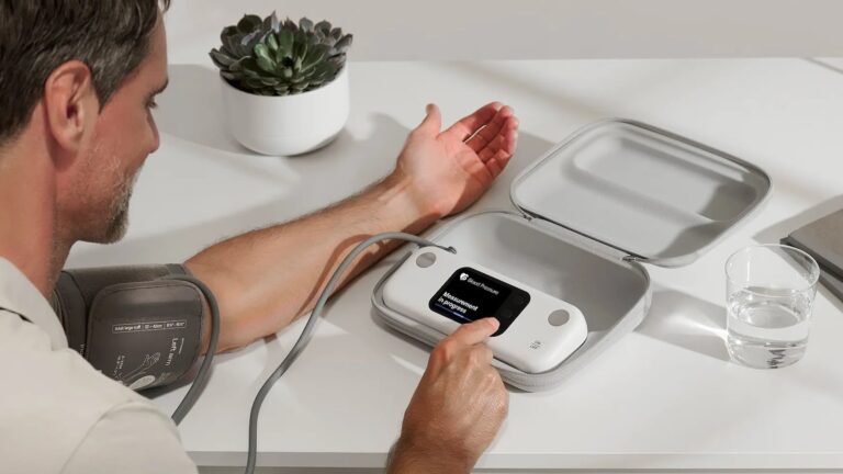 Withings BPM Vision: Smart Blood Pressure Monitor with Superior Ease of Use & Accuracy