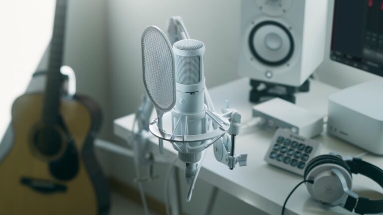 Yamaha YCM705: Condenser Microphone with 2 Custom-Designed Diaphragms for Capturing Nuances