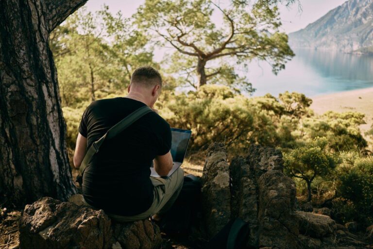 Digital Nomad Tech Essentials: 2025 Gear Guide