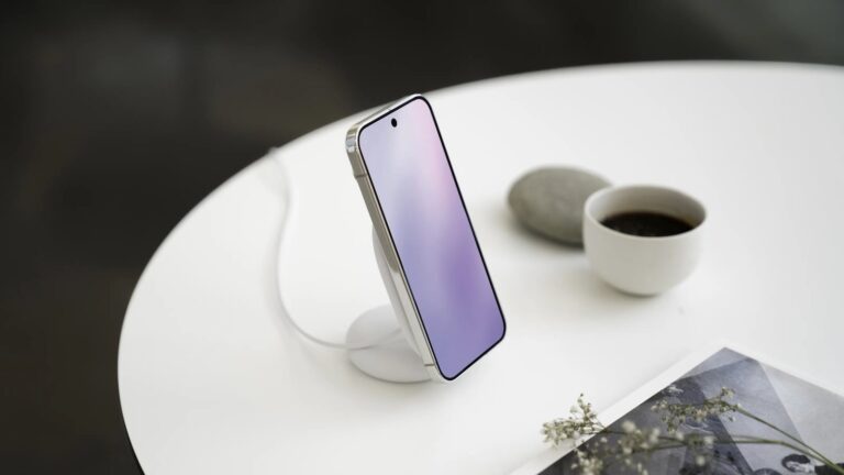 Google Pixelsnap Charger with Stand: Pixel 10 Series Dock with a Detachable Design