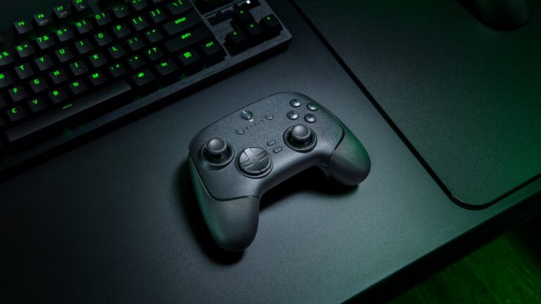 Razer Wolverine V3 Pro 8K PC: Wireless Esports Controller with Ultralow Latency Response