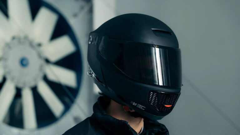 ZYON Helmet: Smart Safety Features and Air Filtration System for Secure and Clean Rides
