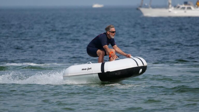 mo-jet dingi Powered by the mo-jet motor-unit Gives Agility, High Speed, and Driving Characteristics