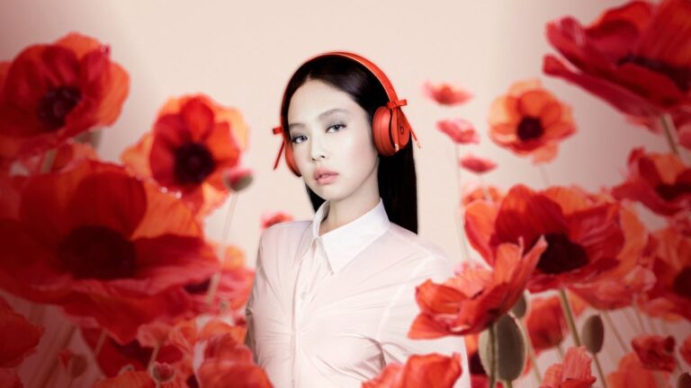 Beats Solo 4 JENNIE Special Edition Headphones