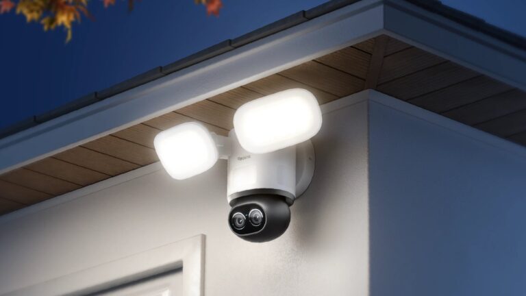 Reolink TrackFlex Floodlight Wi-Fi Camera