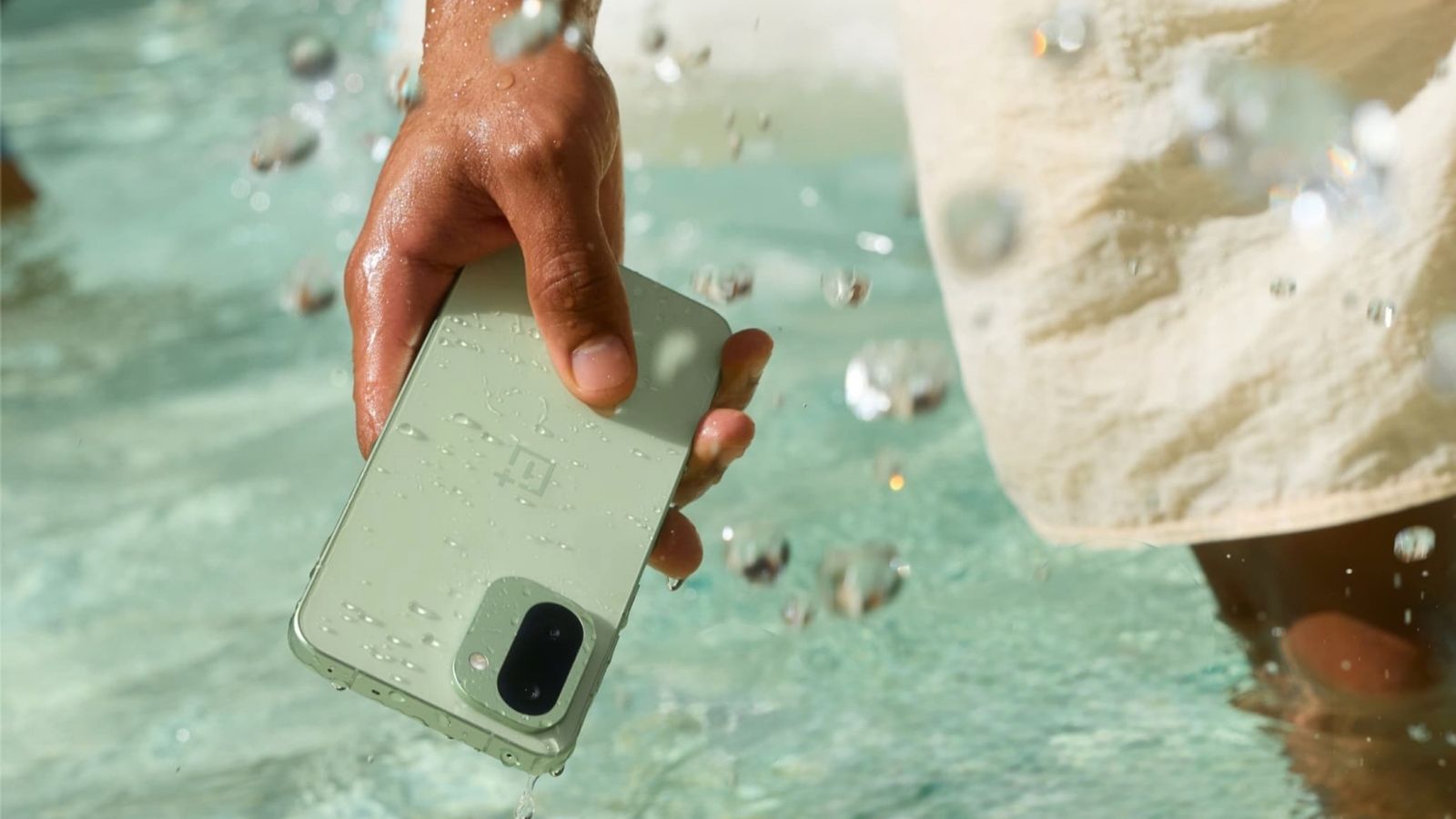 OnePlus 15R boasts a massive 7,400 mAh battery!