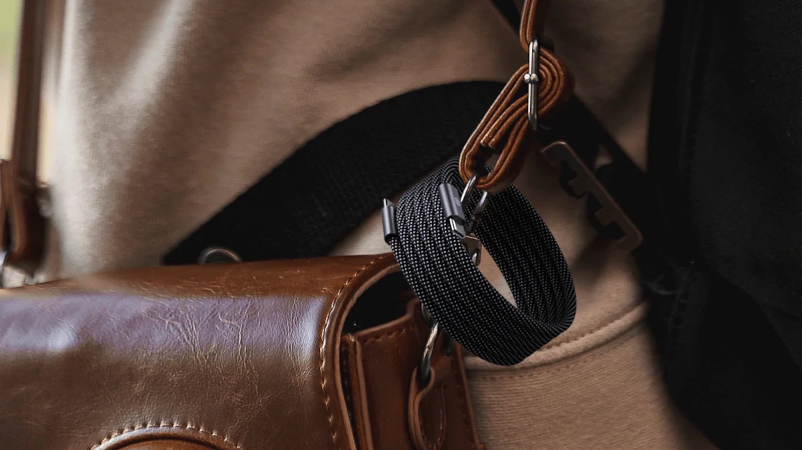 SKEGIC MagCable keeps you tangle-free with magnets