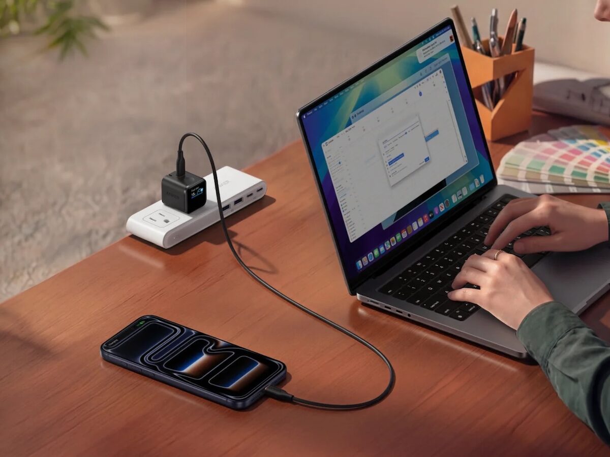 Anker Nano Charger (45W, Smart Display, 180 Foldable)